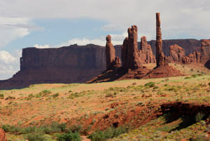 monument valley<br>NIKON D200, 95 mm, 100 ISO,  1/320 sec,  f : 8 , Distance :  m